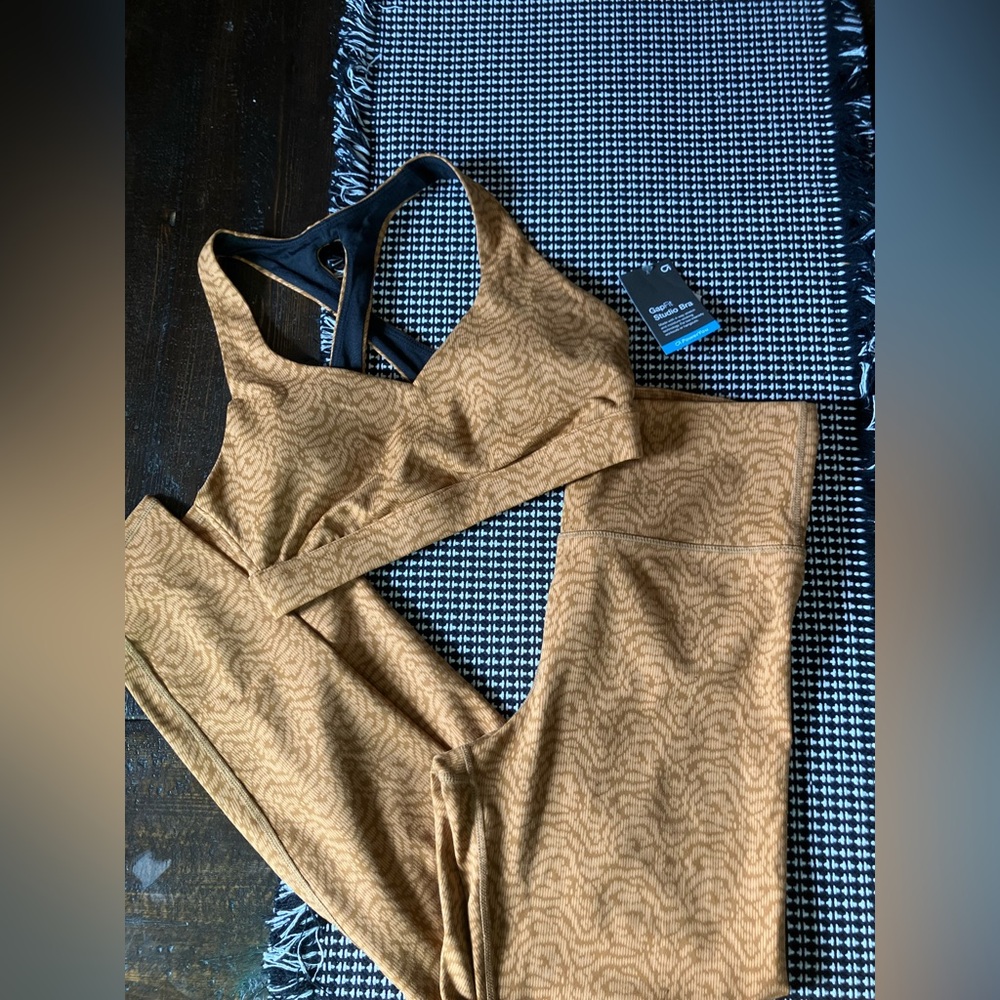 Gapfit leggings and bra set